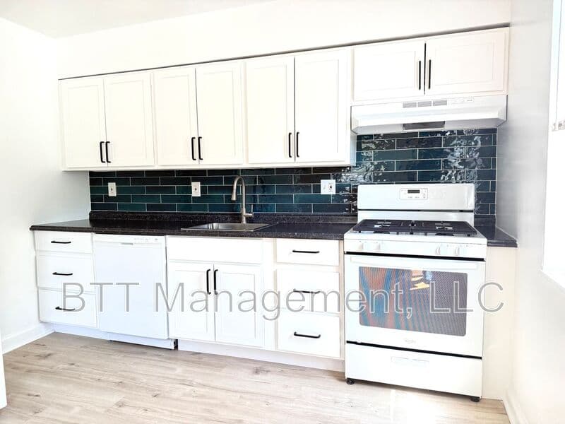 Brentwood Condo: 4013 38th St