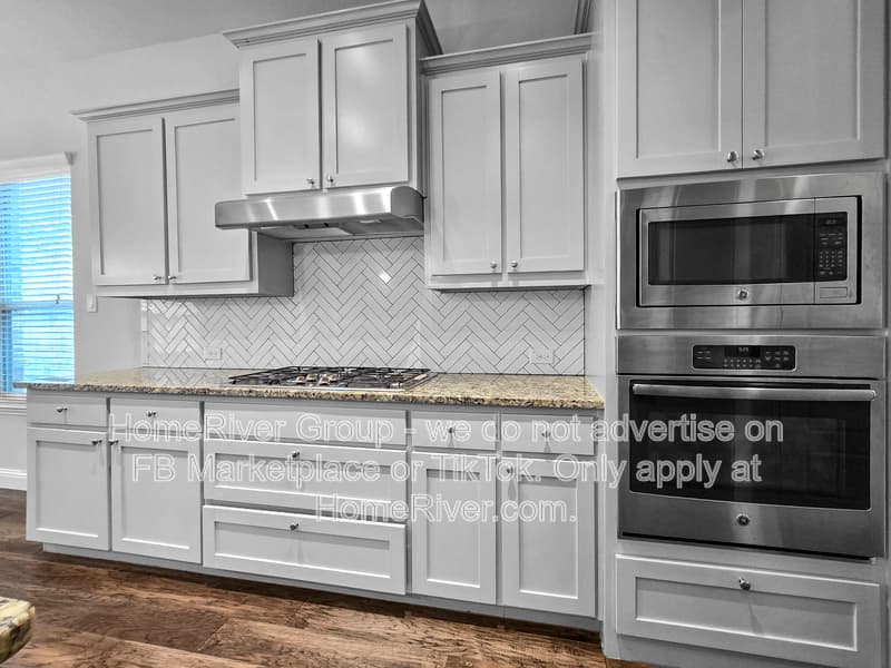 Keller House: 3000 Crestwater Rdg