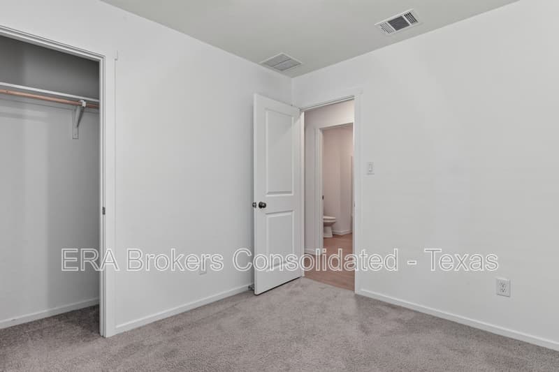 Marion House: 511 Sarah Way