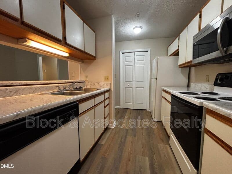 Fayetteville House: 259-7 Waterdown Drive