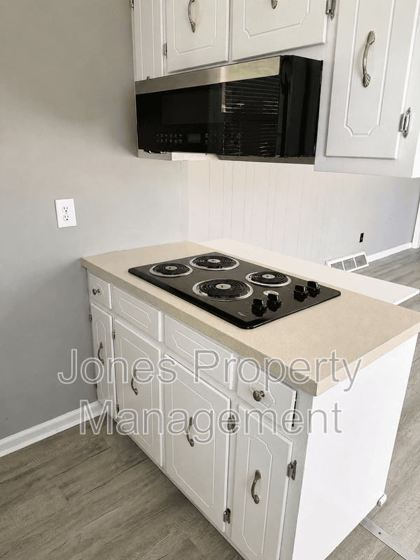 Thomasville House: 152 Leonard Drive
