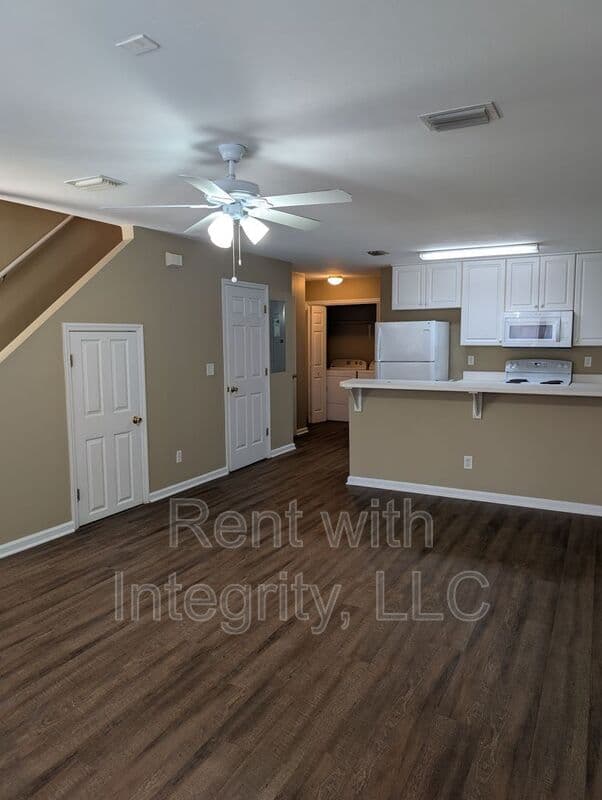 Tallahassee House: 4250 Augustus Oak Court