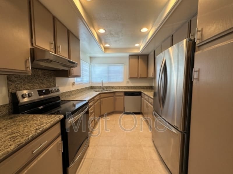 Irvine Condo: 61 Tarocco
