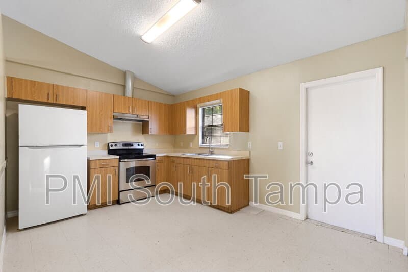 Dade City House: 9926 U.S. 98