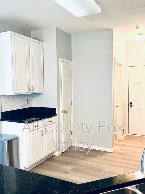 Hoffman Estates Townhome: 6090 Halloran Lane