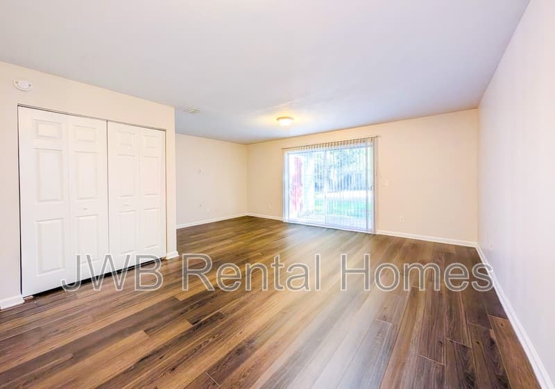 Jacksonville Townhome: 73 5th St W