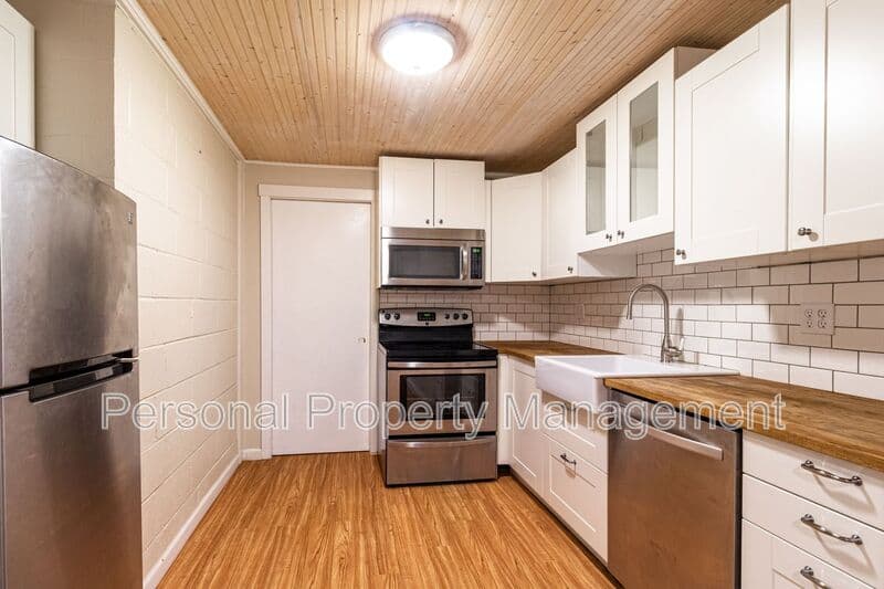 Vancouver Townhome: 3816 NE 38th Ave