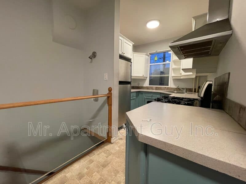 Hamilton Condo: 69 Victoria Avenue North