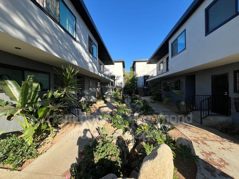 Van Nuys Condo: 5722 Woodman Ave.