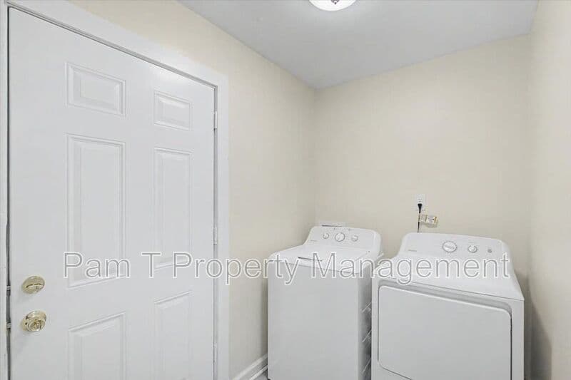 Savannah Townhome: 814 Ott St