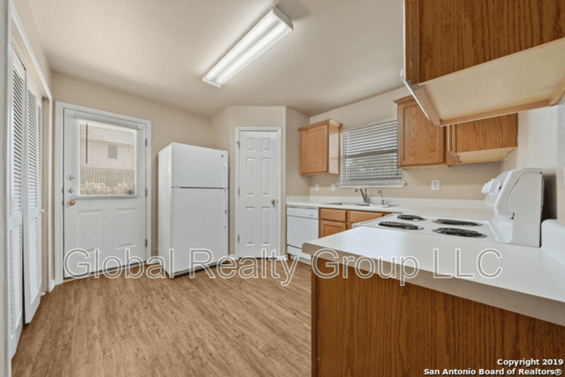Converse House: 9815 Autumn Pl