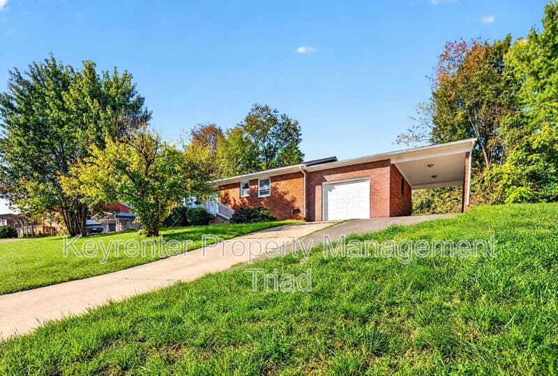 Winston Salem House: 1416 Clark Ave