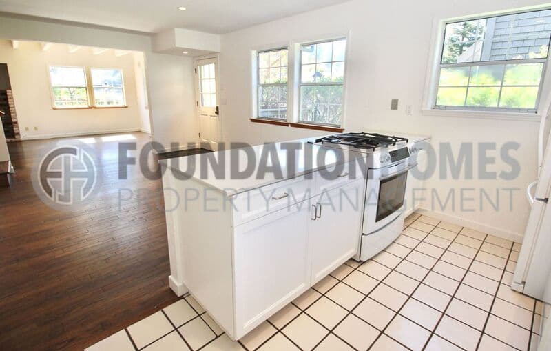 Mill Valley House: 813 Miller Ave