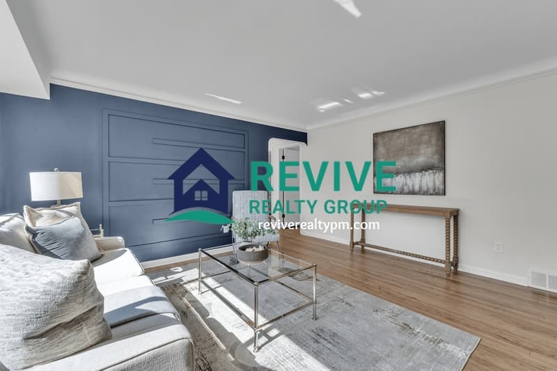 Garden City House: 31234 Barton Street