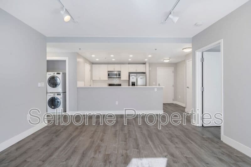 Oakland House: 1401 Jackson Street