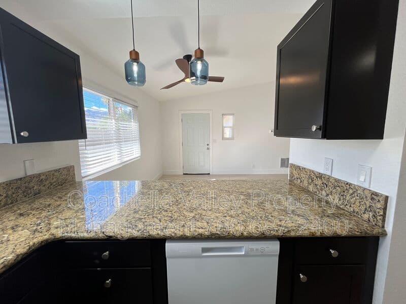 Cathedral City House: 32610 Pueblo Trl