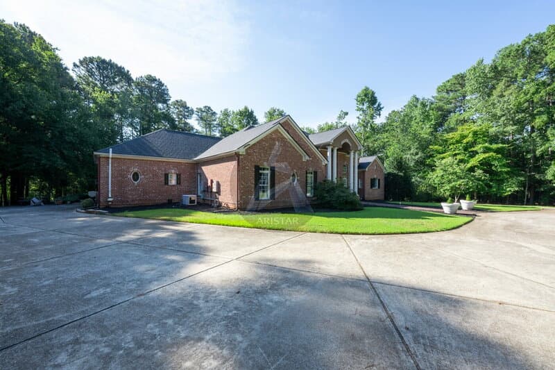 Kennesaw House: 5211 Hadaway Rd NW