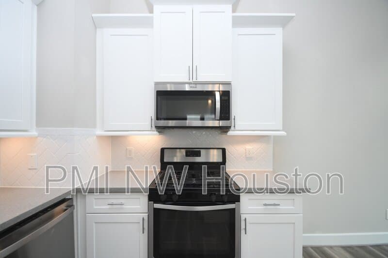 Houston House: 5904 Gardendale Dr