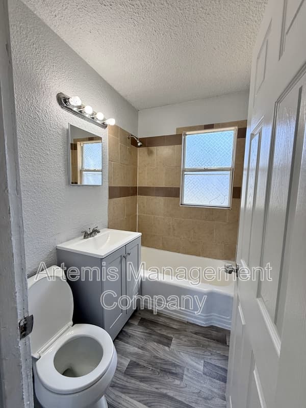 Jacksonville House: 1138 Saratoga Boulevard