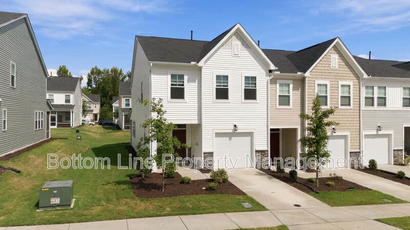 Durham Townhome: 5811 Woodlawn Dr