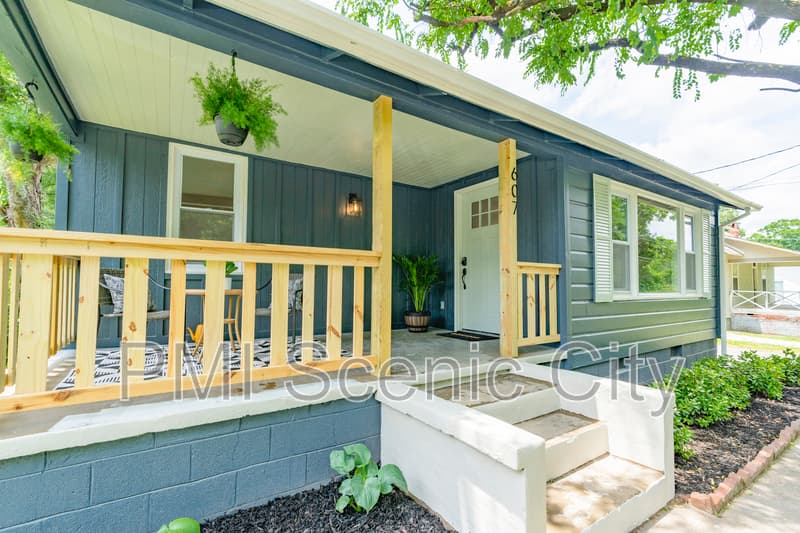 Chattanooga House: 607 Franklin St