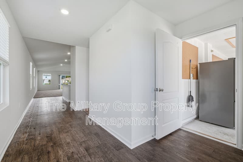 Jacksonville House: 15729 Equine Gait Dr