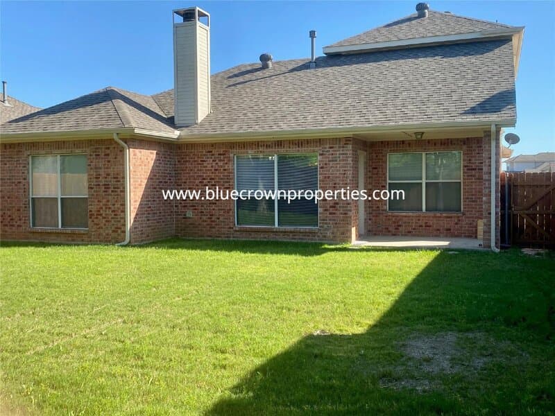 Carrollton House: 1829 Carver Dr