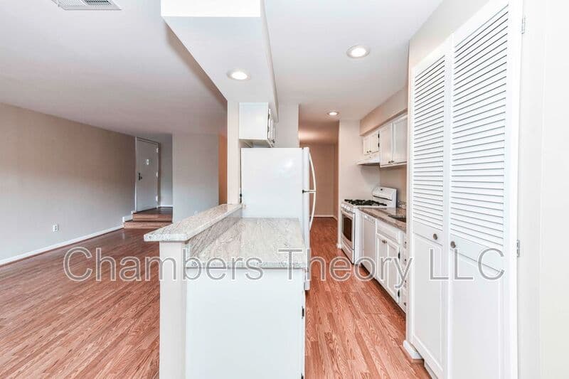 Reston Condo: 11244 Chestnut Grove Sq.