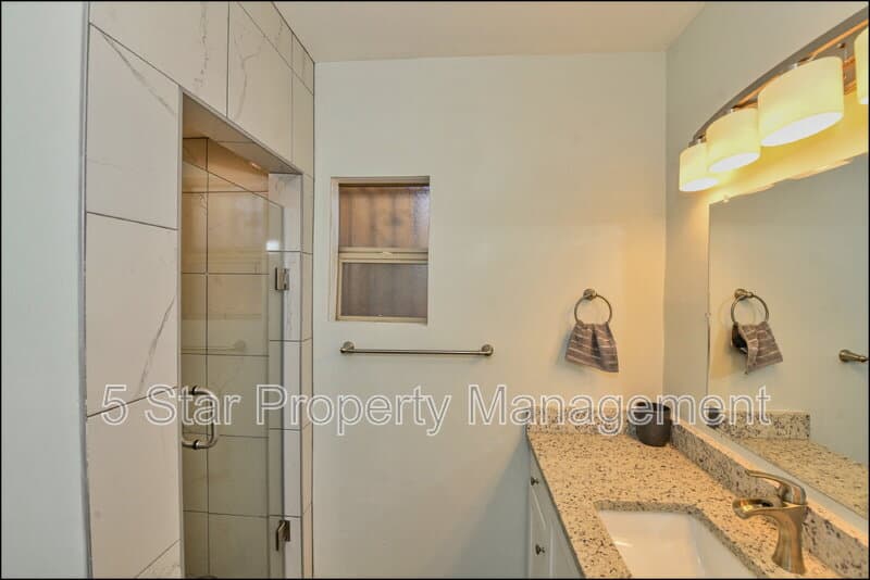 El Paso House: 3030 Aurora Avenue