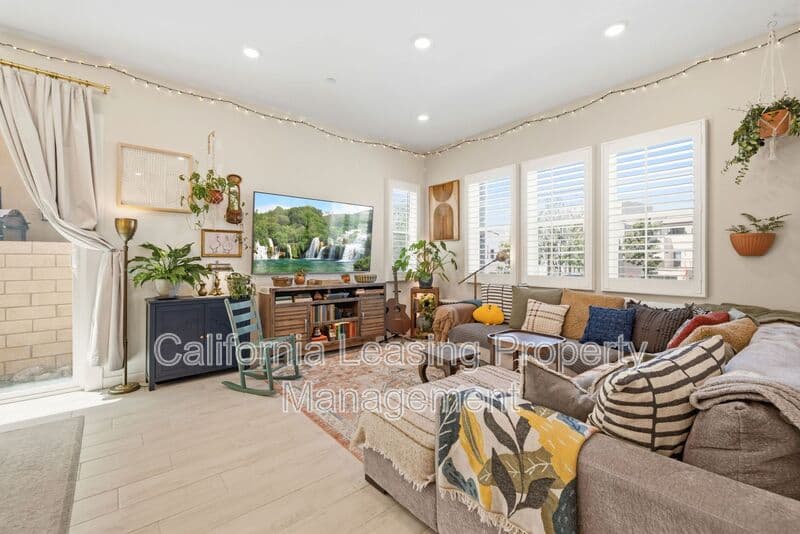 Valencia House: 27233 Red Willow Court