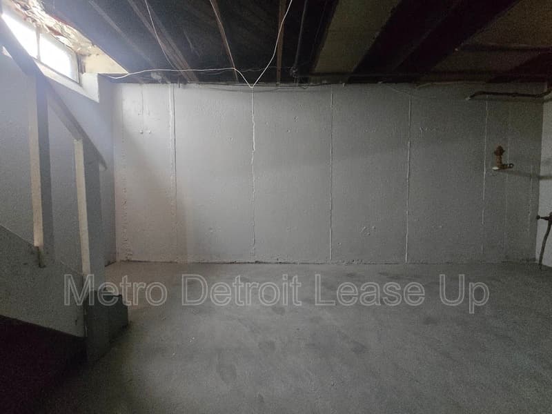 Detroit House: 15734 Meyers Road