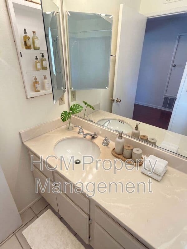 Irvine House: 46 Almador