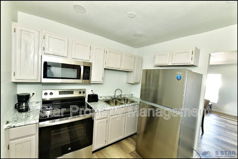 El Paso Condo: 6806 Alameda Ave