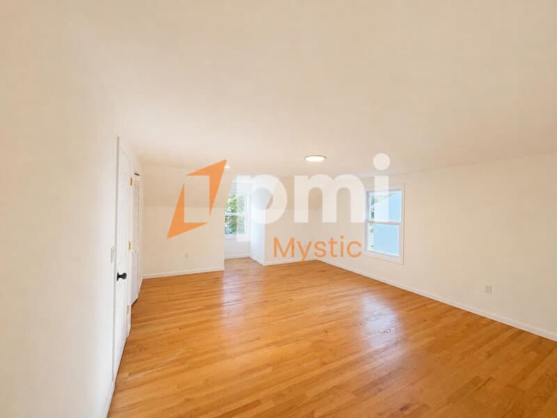 Mystic House: 106 Deerfield Ridge Dr