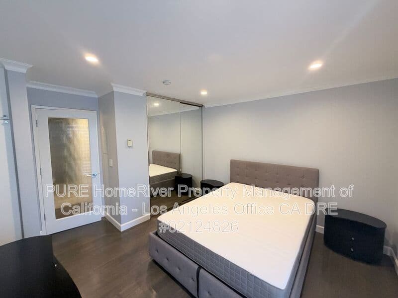 Redondo Beach House: 800 Camino Real