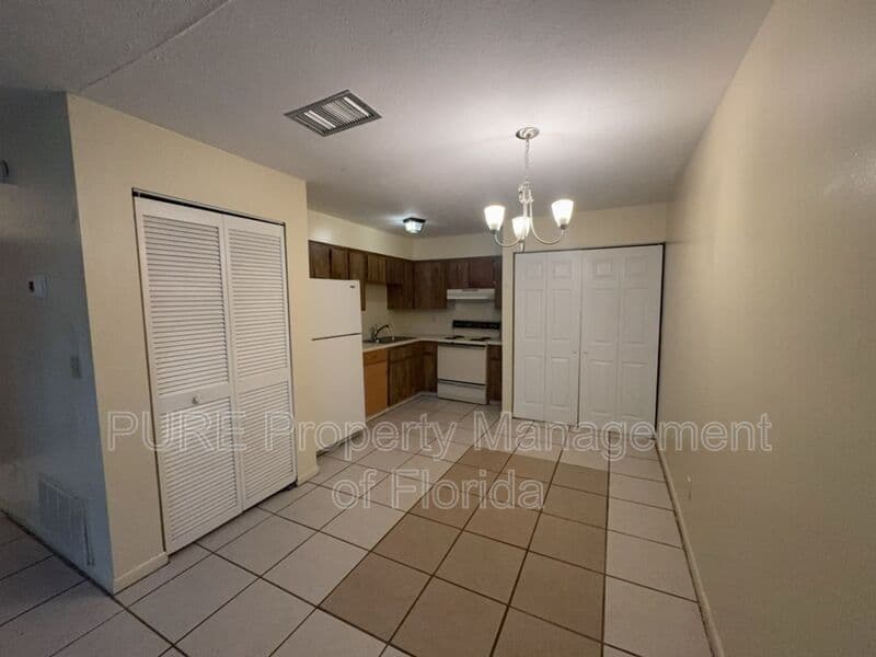 Ocala House: 1970 SE 40 Street Rd