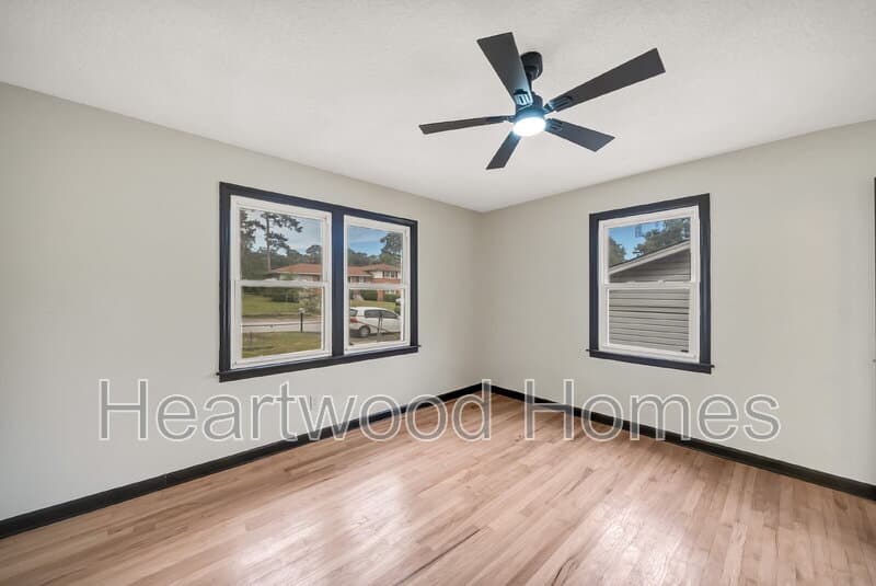 Columbia Condo: 1911 Cermack St