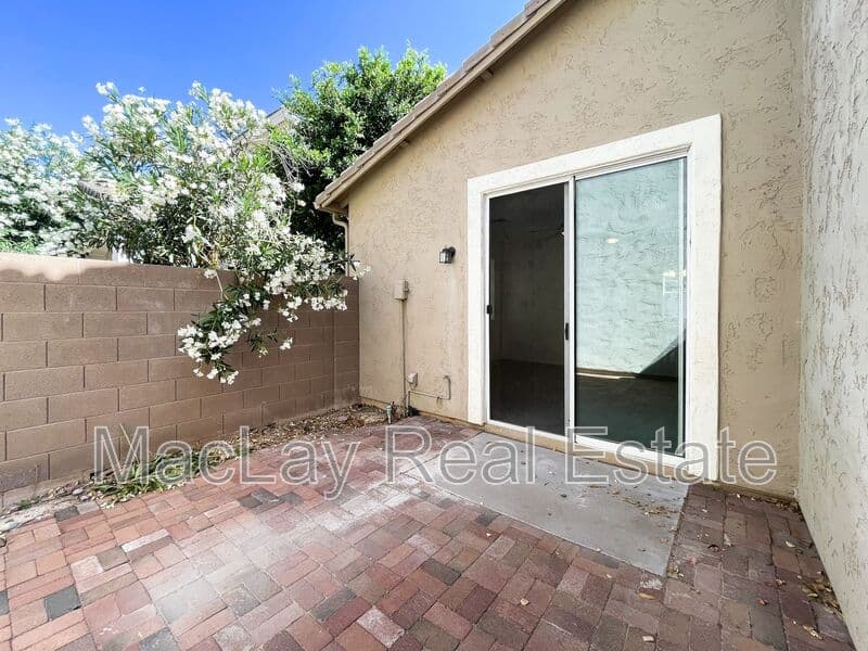 Mesa House: 10252 E Isleta ave