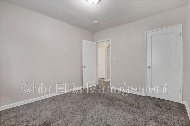Columbus House: 370 S Chase Ave