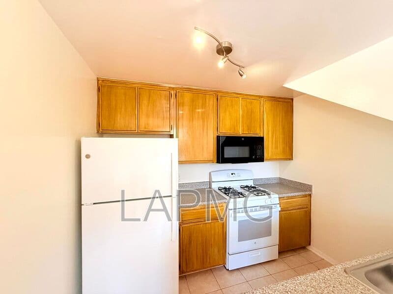Studio City House: 4202 Tujunga Ave