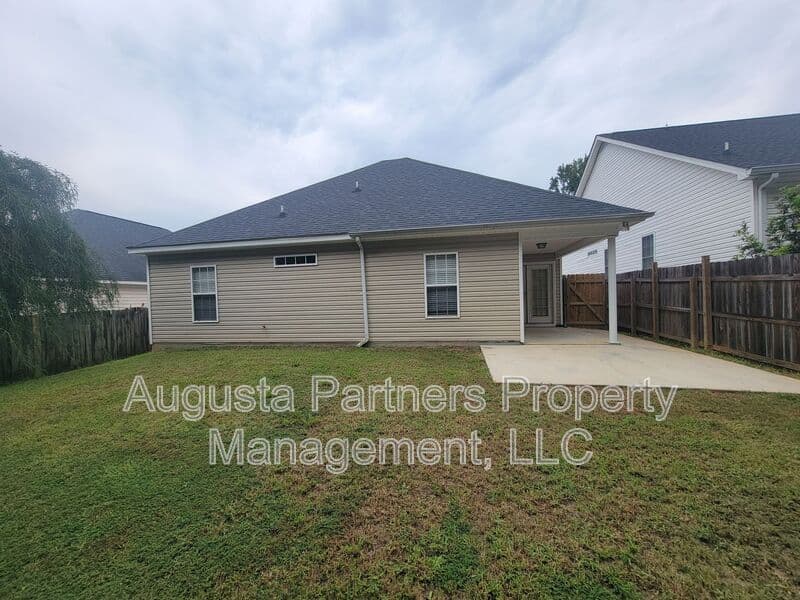Evans House: 481 Connemara Trl