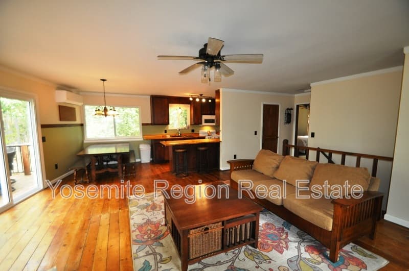 Groveland House: 20020 Bluebell Court