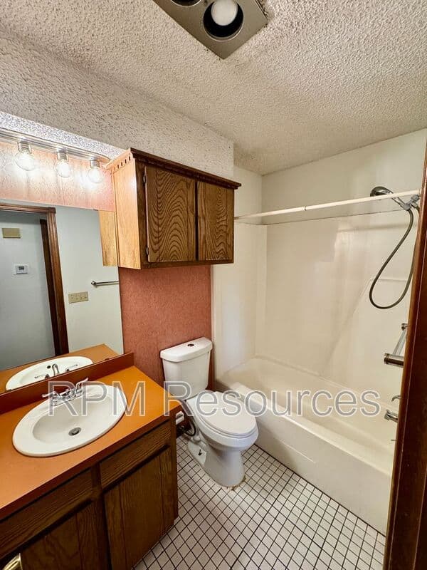 Oklahoma City Condo: 7002 Woodlake Dr
