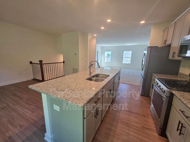 Imperial Townhome: 1806 Canterbury Drive