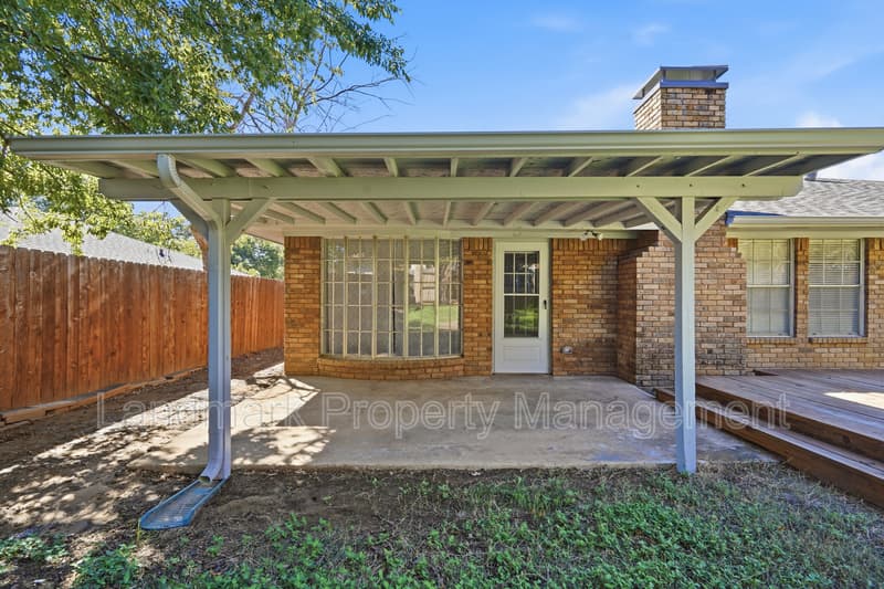 Arlington House: 5917 Pleasant Hill Drive