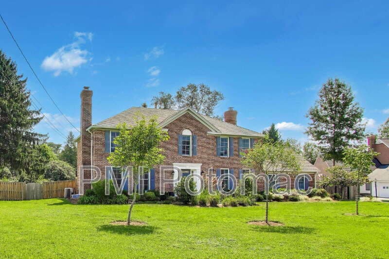 Potomac House: 7724 Fontaine Street
