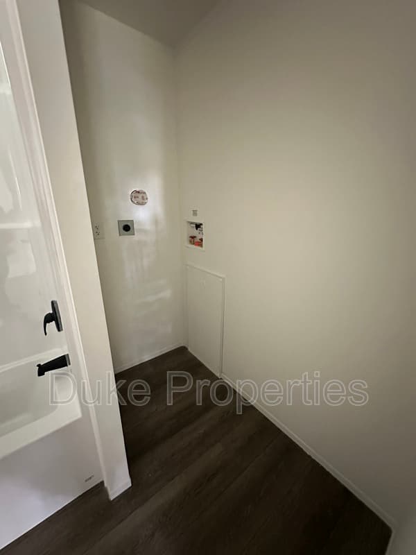 Utica House: 513 Clifford Lane