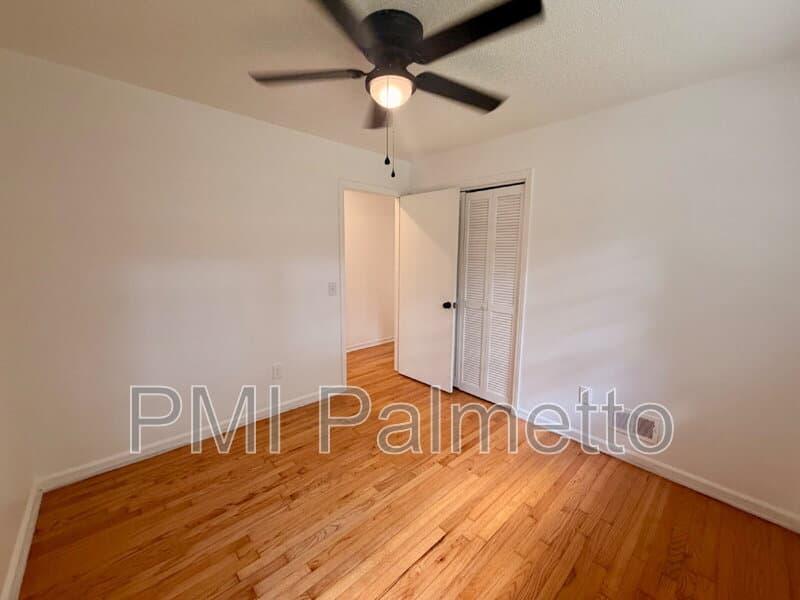 Columbia House: 1805 Carousel Cir
