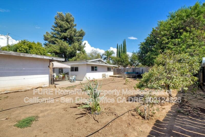 Escondido House: 2135 E El Norte Pkwy