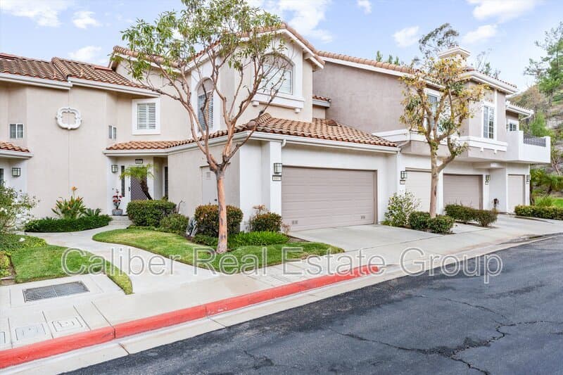 Anaheim Townhome: 1037 S Daybreak Ct